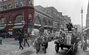 Pemandangan yang terlihat di Covent Garden. (kredit foto: streetmuseum)     