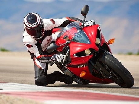 Yamaha Recall R1 Karena Masalah Lampu