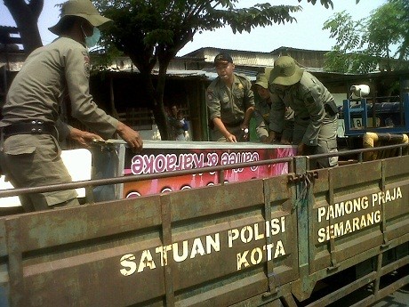 Membandel, Karaoke Liar dan Panti Pijat di Semarang 