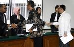Hambit Bintih dan Cornelis Nalau Dituntut 6 Tahun Bui