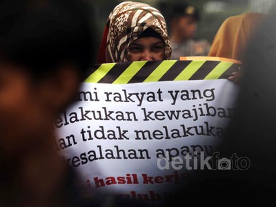 Calon Penghuni Rusunami Kemanggisan Demo DPR