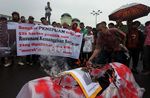 Calon Penghuni Rusunami Kemanggisan Demo DPR