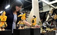 Di antara wayang yang ditampilkan adalah Wayang Potehi, Wayang Golek Betawi, Wayang Kampung Sebelah, dan Wayang Hip Hop.