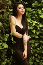 Pose Sensual Gina Aditya