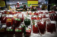 Kenaikan harga ini karena berkurangnya pasokan dari sentra produksi cabai rawit di Jawa Timur akibat letusan Gunung Kelud.