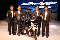 Dengan memiliki tampilan terbaru dan mesin handal yang telah mengadopsi teknologi injeksi PGM FI serta beragam fitur terbaik di kelasnya, Supra X 125 FI ini dibanderol Rp 15.350.000 untuk versi Spoke Wheel, sedangkan untuk varian Cast Wheel dijual Rp 16.400.000 (on the road Jakarta).     