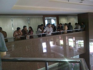 Geruduk Kantor Pusat, Ratusan Pegawai Merpati Tuntut Pembayaran Gaji