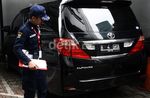 KPK Sita Dua Mobil Mewah