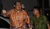 Gubernur Jawa Barat Ahmad Heryawan saat tiba di gedung KPK. Lamhot Aritonang/detikFoto.