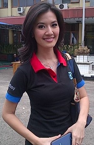 Ini Alasan Lain Asty Ananta Sering Jenguk Roger Danuarta
