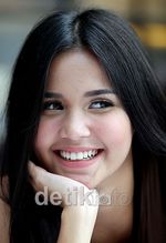 Manisnya Senyuman Yunita Siregar