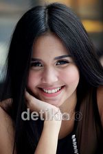 Manisnya Senyuman Yunita Siregar