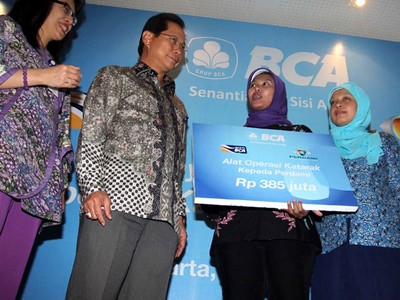 Donasi Alat Operasi Katarak untuk SPBK Perdami