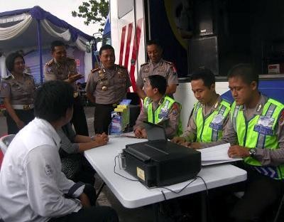 Lihat Polisi Nakal, Laporkan ke satlantasrestabessby.com