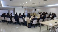 Salah satu instruktur dari Toyota memberikan pelatihan bagi petugas Bea Cukai dalam pelatihan yang dilaksanakan Toyota Training Center pada 25 Februari 2014 yang berlokasi di TTC Cibitung, Jawa Barat. (Toyota)