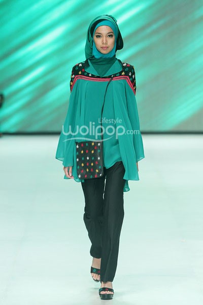 Safartiwi Gadeng Pesona Rempelis. Fashion Parade - Ethic Spiritual. Indonesia Fashion Week 2014 at Jakarta Convention Center. Senayan. Jakarta. [Foto: Mohammad Abduh/Wolipop]