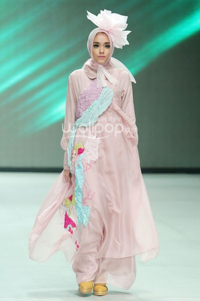Nuniek Mawardi Canvasorium. Fashion Parade - Ethic Spiritual. Indonesia Fashion Week 2014 at Jakarta Convention Center. Senayan. Jakarta. [Foto: Mohammad Abduh/Wolipop]