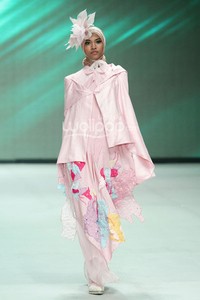 Nuniek Mawardi Canvasorium. Fashion Parade - Ethic Spiritual. Indonesia Fashion Week 2014 at Jakarta Convention Center. Senayan. Jakarta. [Foto: Mohammad Abduh/Wolipop]
