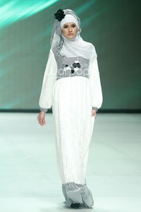 Ade Listiani Black & White. Fashion Parade - Ethic Spiritual. Indonesia Fashion Week 2014 at Jakarta Convention Center. Senayan. Jakarta. [Foto: Mohammad Abduh/Wolipop]