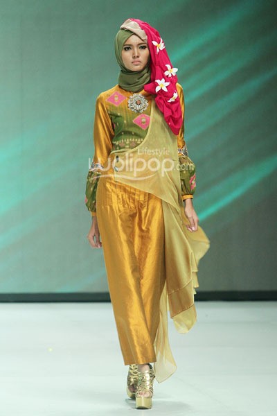 Nieta Hidayani Sophisticated Bali. Fashion Parade - Ethic Spiritual. Indonesia Fashion Week 2014 at Jakarta Convention Center. Senayan. Jakarta. [Foto: Mohammad Abduh/Wolipop]