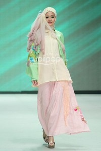Nuniek Mawardi Canvasorium. Fashion Parade - Ethic Spiritual. Indonesia Fashion Week 2014 at Jakarta Convention Center. Senayan. Jakarta. [Foto: Mohammad Abduh/Wolipop]