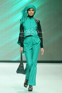 Safartiwi Gadeng Pesona Rempelis. Fashion Parade - Ethic Spiritual. Indonesia Fashion Week 2014 at Jakarta Convention Center. Senayan. Jakarta. [Foto: Mohammad Abduh/Wolipop]