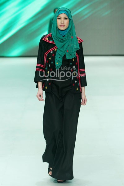 Safartiwi Gadeng Pesona Rempelis. Fashion Parade - Ethic Spiritual. Indonesia Fashion Week 2014 at Jakarta Convention Center. Senayan. Jakarta. [Foto: Mohammad Abduh/Wolipop]