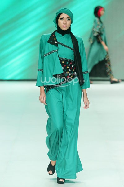 Safartiwi Gadeng Pesona Rempelis. Fashion Parade - Ethic Spiritual. Indonesia Fashion Week 2014 at Jakarta Convention Center. Senayan. Jakarta. [Foto: Mohammad Abduh/Wolipop]