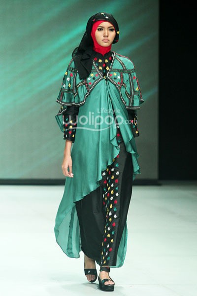 Safartiwi Gadeng Pesona Rempelis. Fashion Parade - Ethic Spiritual. Indonesia Fashion Week 2014 at Jakarta Convention Center. Senayan. Jakarta. [Foto: Mohammad Abduh/Wolipop]