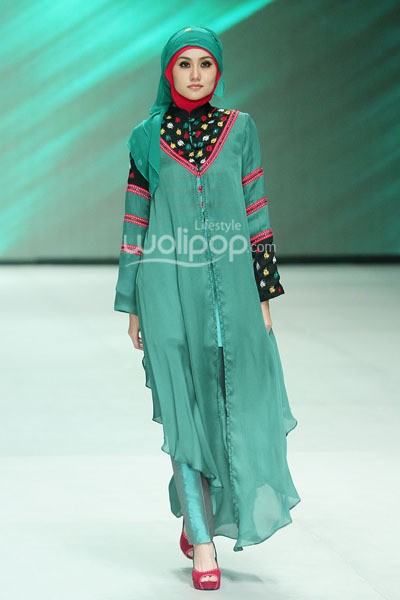 Safartiwi Gadeng Pesona Rempelis. Fashion Parade - Ethic Spiritual. Indonesia Fashion Week 2014 at Jakarta Convention Center. Senayan. Jakarta. [Foto: Mohammad Abduh/Wolipop]