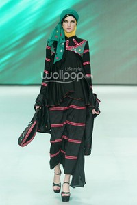 Safartiwi Gadeng Pesona Rempelis. Fashion Parade - Ethic Spiritual. Indonesia Fashion Week 2014 at Jakarta Convention Center. Senayan. Jakarta. [Foto: Mohammad Abduh/Wolipop]