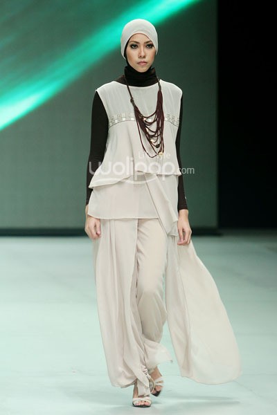 Sukriyah Reborn 29 The Culture of Nature. Fashion Parade Ethic Spiritual. Indonesia Fashion Week 2014 at Jakarta Convention Center. Senayan. Jakarta. [Foto: Mohammad Abduh/Wolipop]