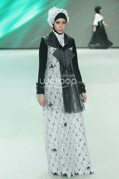 Tuty Adib Kirei. Fashion Parade Ethic Spiritual. Indonesia Fashion Week 2014 at Jakarta Convention Center. Senayan. Jakarta. [Foto: Mohammad Abduh/Wolipop]