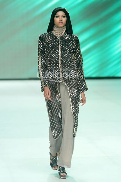 Yuyuk Nurmaisyah Elegant Geometric. Fashion Parade - Ethic Spiritual. Indonesia Fashion Week 2014 at Jakarta Convention Center. Senayan. Jakarta. [Foto: Mohammad Abduh/Wolipop]