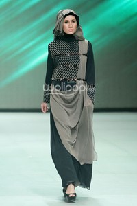 Yuyuk Nurmaisyah Elegant Geometric. Fashion Parade - Ethic Spiritual. Indonesia Fashion Week 2014 at Jakarta Convention Center. Senayan. Jakarta. [Foto: Mohammad Abduh/Wolipop]