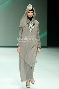 Yuyuk Nurmaisyah Elegant Geometric. Fashion Parade - Ethic Spiritual. Indonesia Fashion Week 2014 at Jakarta Convention Center. Senayan. Jakarta. [Foto: Mohammad Abduh/Wolipop]