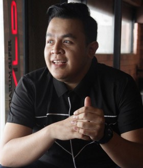 Gajah Dibawakan Live Perdana oleh Tulus di JJF 2014 Hari Kedua
