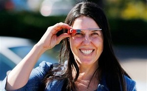 Dilarang Keras Gunakan Google Glass Sambil Mengemudi