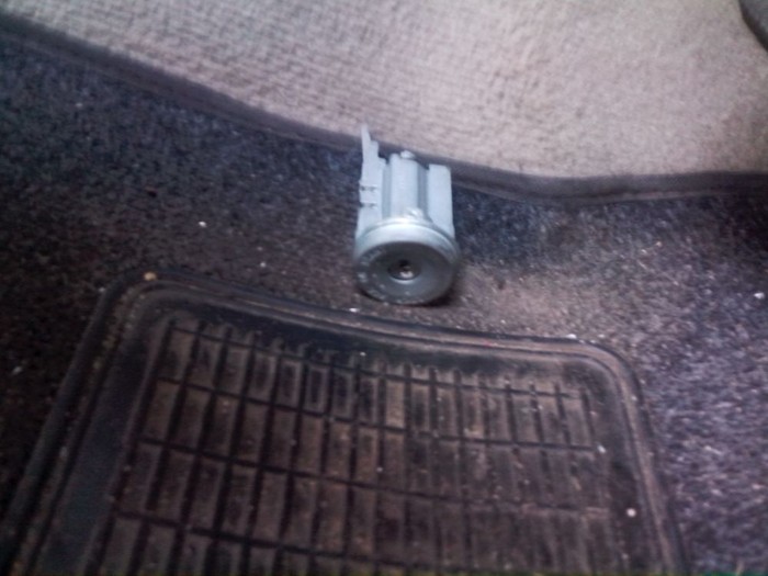 Begini Kerusakan Parah 2 Lubang Kunci Avanza di Tol Cawang