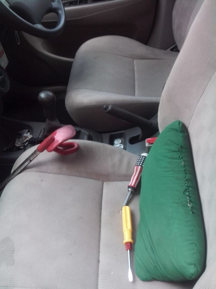 Ada 2 Obeng di Dalam Avanza yang Ditinggal di Tol Cawang