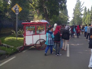 Asap Rokok Masih Mengepul di CFD Dago