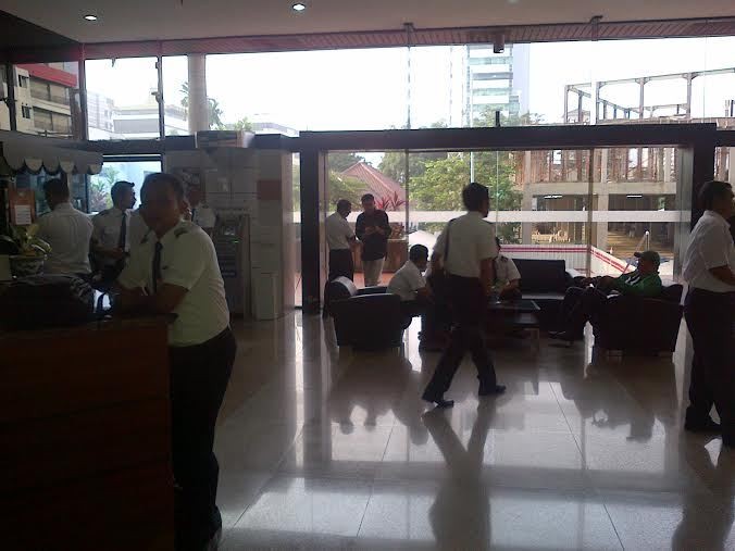 Puluhan Pilot Merpati Datangi Kantor Dahlan Minta Gaji Dibayar