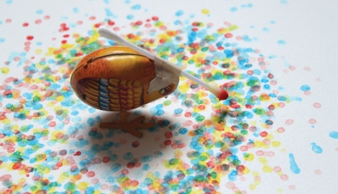 Bekas Walkman Hingga Cotton Buds Bisa Jadi Alat Melukis