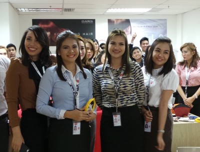 Melihat Calon Pramugari AirAsia Bersolek