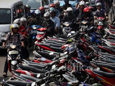 Korban Banjir Parkir Motor, Jl. Jatinegara Barat Macet