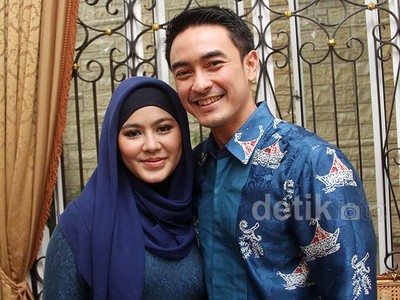 Istri Hamil 4 Bulan, Zumi Zola Gelar Syukuran
