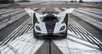 Setelah sebelumnya hanya teaser saja yang diperlihatkan, Koenigsegg akhirnya memperlihatkan foto utuh dari Koenigsegg One:1 yang menurut rencana akan diperlihatkan wujud aslinya di Geneva Motor Show, bulan ini. (Koeniggsegg via Jalopnik)