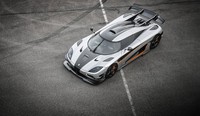 Dengan begitu, Koenigsegg One:1 pun mengambil mahkota 'world's most powerful production car' dari SCC Ultimate Aero yang bertenaga 1.300 bhp. Bugatti Veyron Super Sport saja hanya bertenaga 1.184 bhp. (Koeniggsegg via Jalopnik)