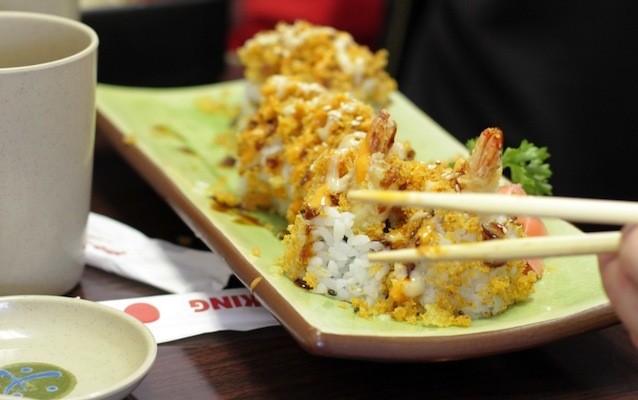 Minumlah Ocha dan Ngemil Edamame Agar Tak Berlebihan Makan Sushi