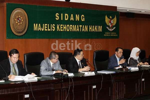 Kisah Selingkuh Para Hakim, Seks di Ruang Sidang Hingga Ngumpet di Lemari